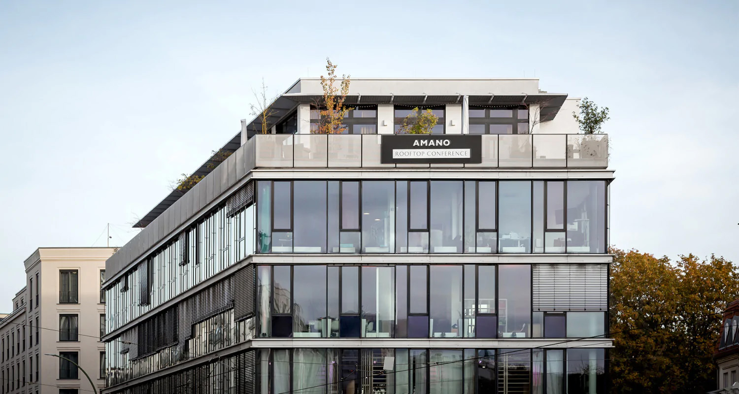 aussen-fassade-berlin-amano-rooftop-conference_47076943b5dc320652fbb54